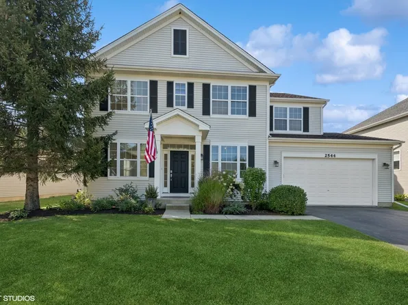 2544 Bluewater Dr, Wauconda, IL 60084