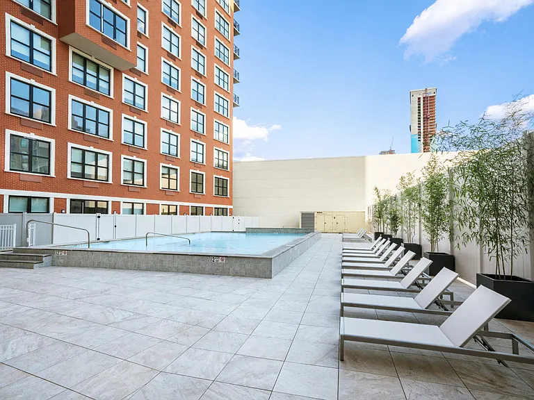 333 GRAND STREET — Photo 4