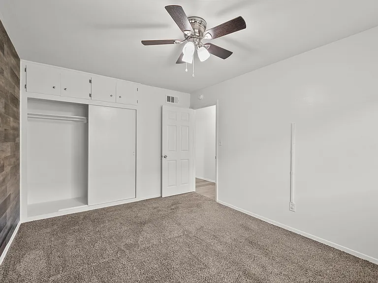 809 W Avenue J10 — Photo 20