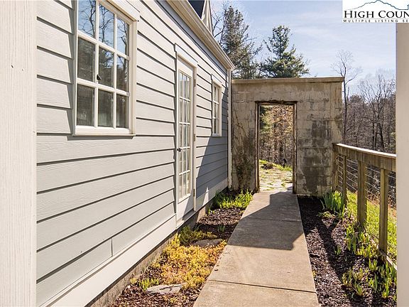 4th image of 989 Little Laurel Road