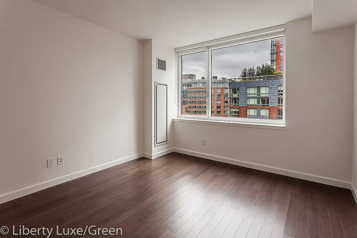 200 N End Ave — Photo 3