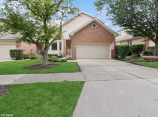 2086 Hallmark Ct, Wheaton, IL 60187