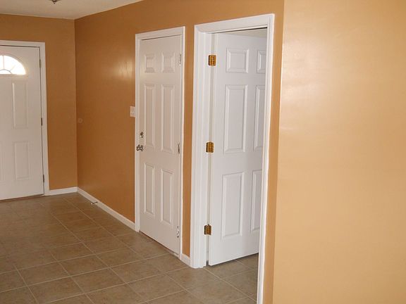 4th image of 817 Summer Ln