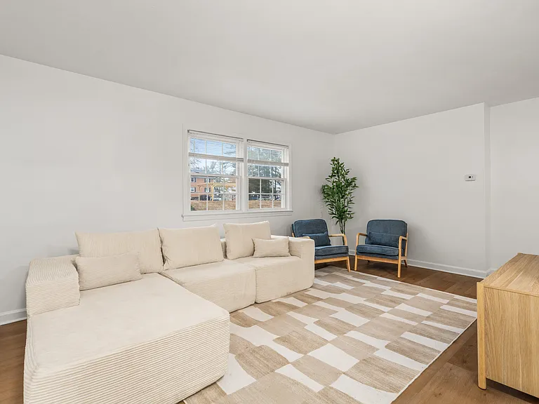 Summercrest Apartments — Photo 6