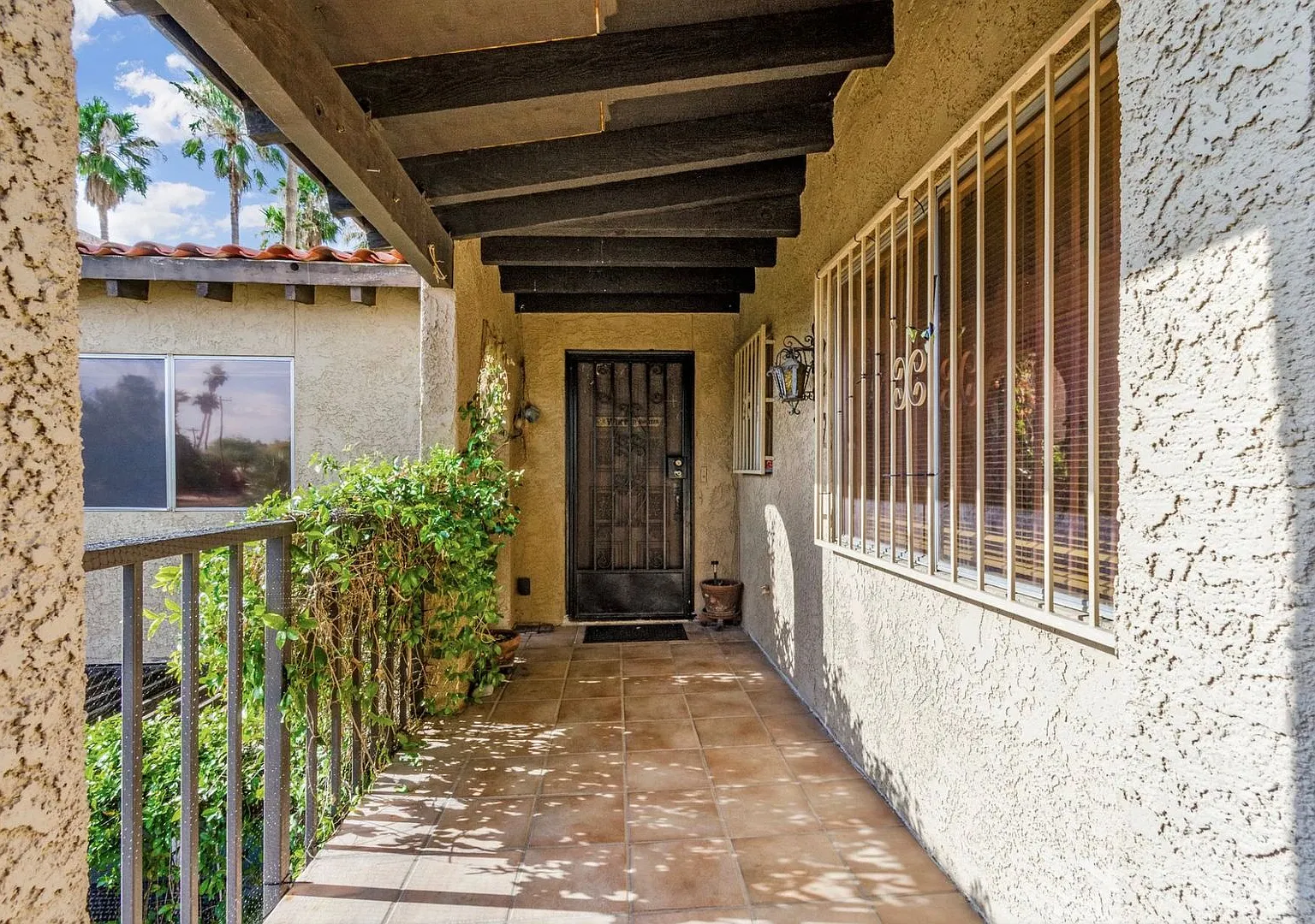 Spacious Midtown Condo 2 large bedrooms + Den — Photo 2