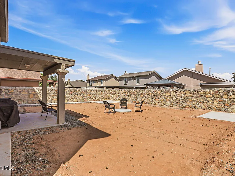14233 Spanish Point Dr — Photo 30