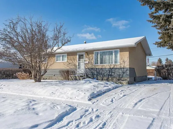 5204 S Waghorn St, Blackfalds, AB T0C 0J0