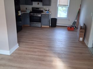 16 West St APT 3, Franklin, MA 02038