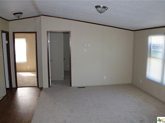 4th image of 607 W Houston Ave