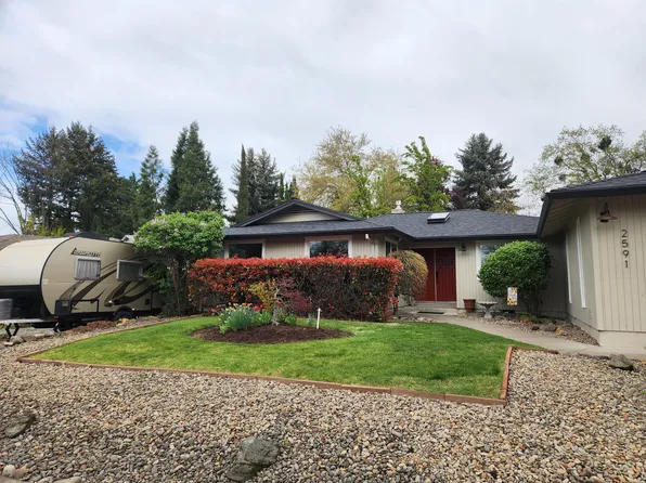 2591 Cedar Links Dr, Medford, OR 97504