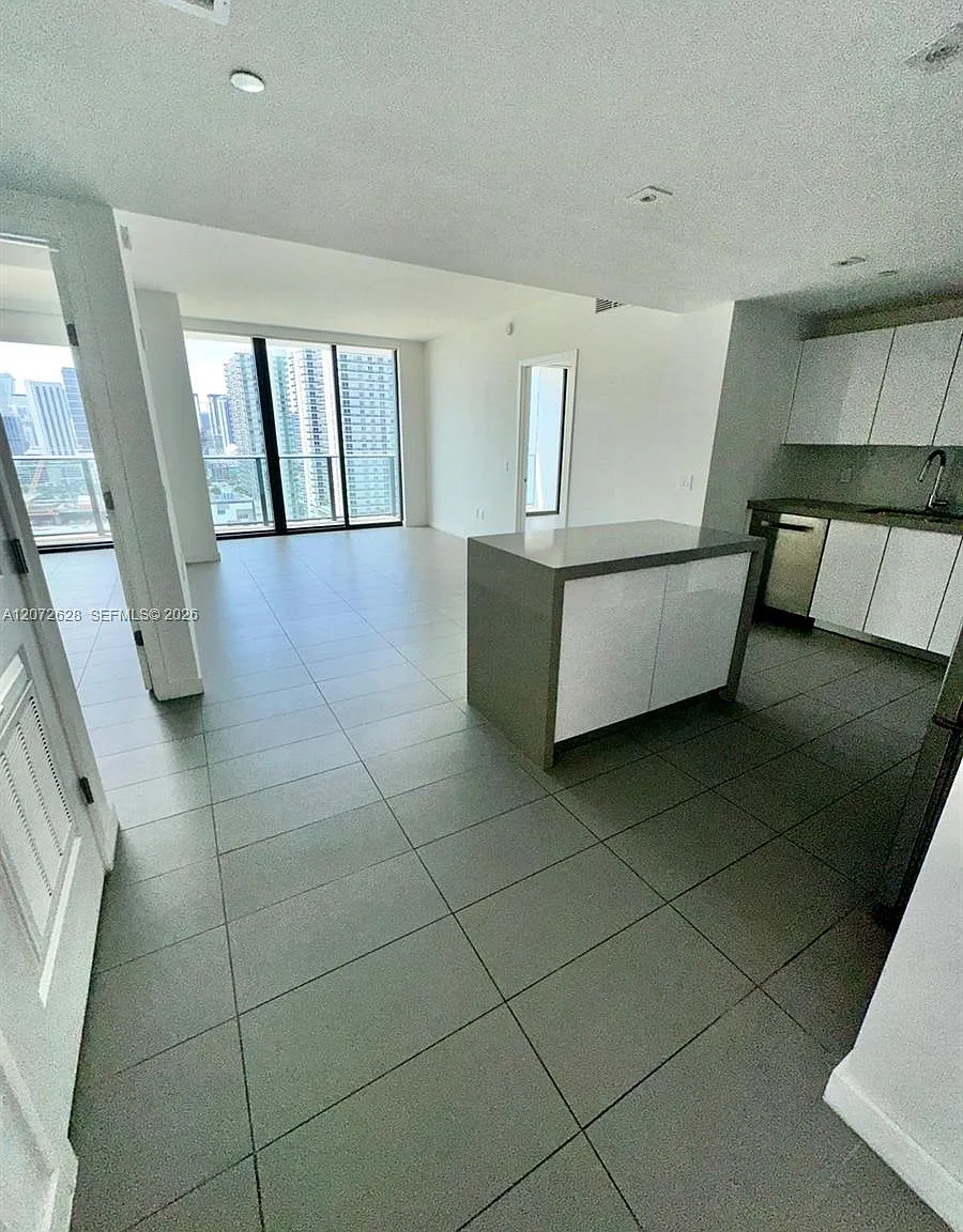 Canvas Condo — Photo 3