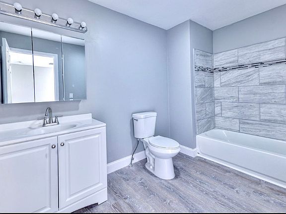 3rd image of 127 Pumgansett St #1