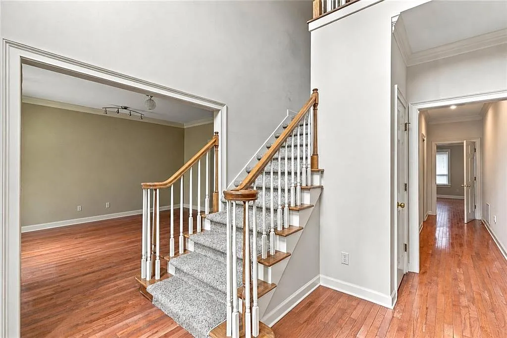 5 bed, 3.5 bath, 4510 sqft, $3,600 — Photo 2