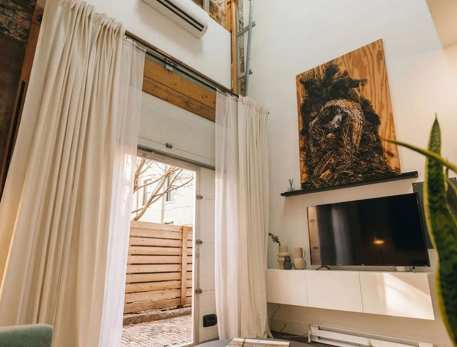 1 bed, 1.0 bath, 721 sqft, $2,036 — Photo 4