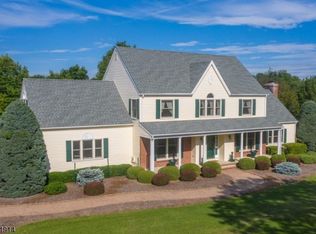 3 Hunters Rd, Glen Gardner, NJ 08826