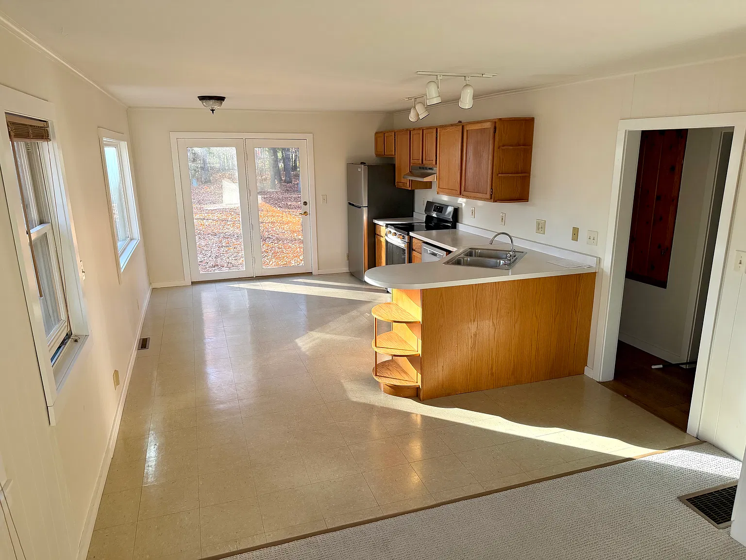 2 bed, 936 sqft, $1,350 — Photo 2