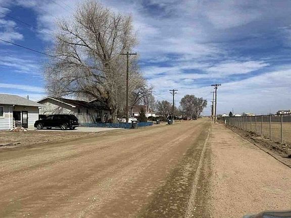 Exterior Neighborhood (street photo)