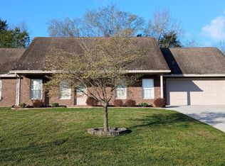 200 Flora Dr, Lenoir City, TN 37771