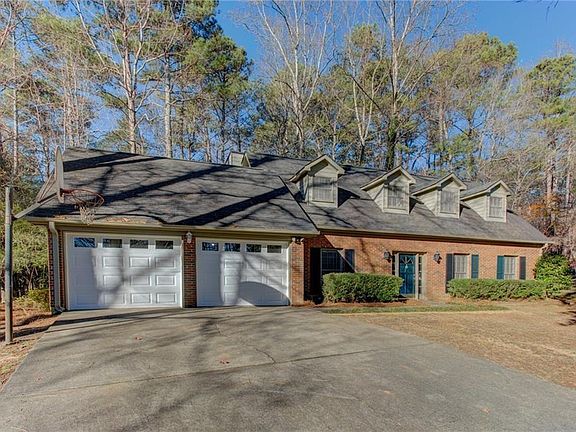 3rd image of 2215 Heritage Trace Dr
