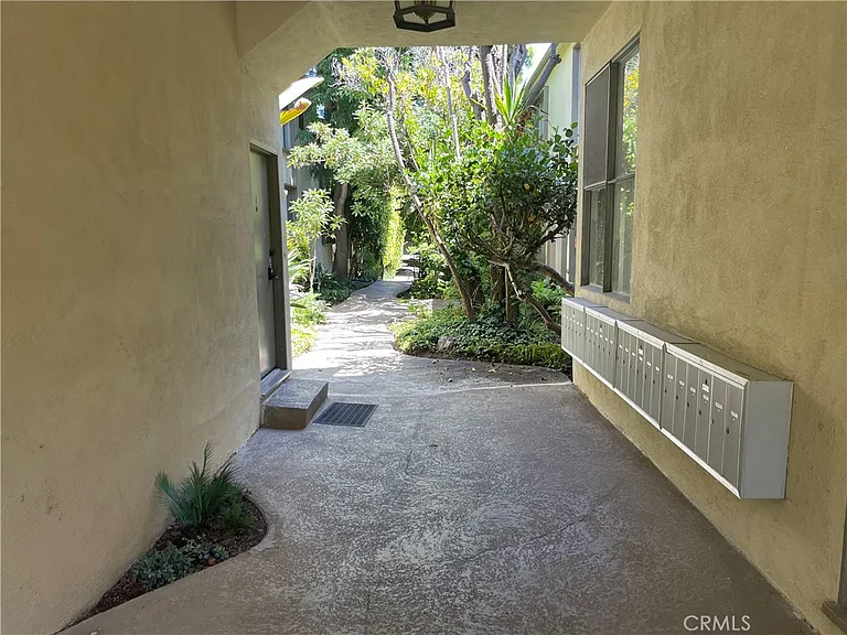 630 San Vicente Blvd #E — Photo 23