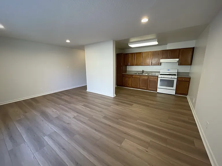 7424 Haskell Ave — Photo 18