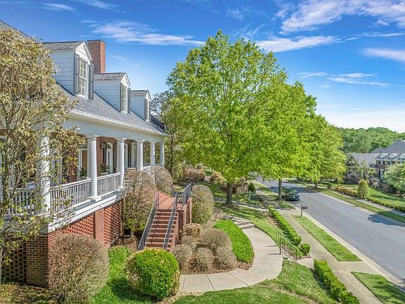 3rd image of 220 Chatfield Way