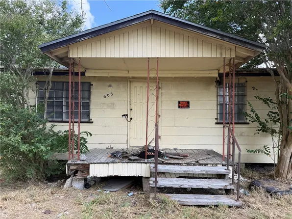 605 Nebraska St, Robstown, TX 78380