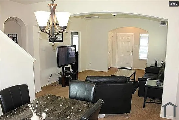 4 bed, 1622 sqft, $2,100 — Photo 3