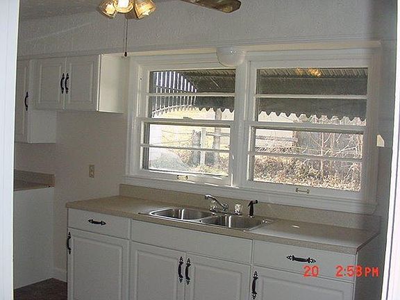3rd image of 303 Creekview Dr