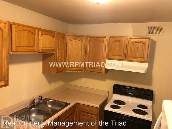 3rd image of 1628 N Chestnut St #202