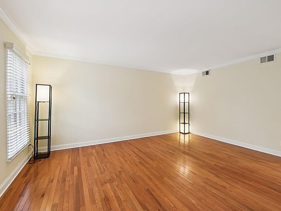 4th image of 409 Smith Ave #105