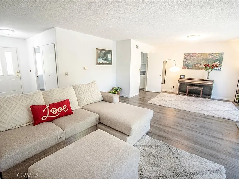 27921 Lomo Dr — Photo 5