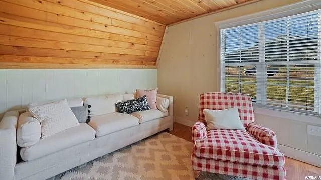 3 bed, 2112 sqft, $3,100 — Photo 2