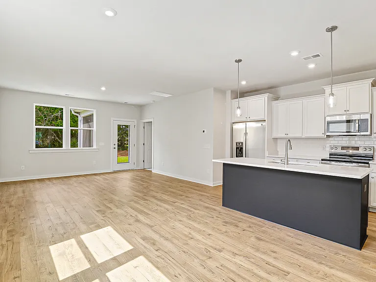 146 Lockwood Dr — Photo 8