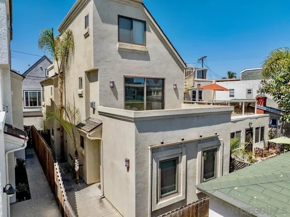 818 Queenstown Ct, San Diego, CA 92109