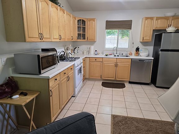 5th image of 22965 Oxnard St #Adu