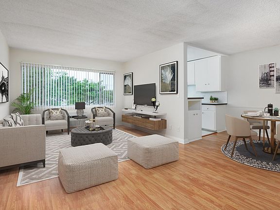 3rd image of 12860 Oxnard St #7