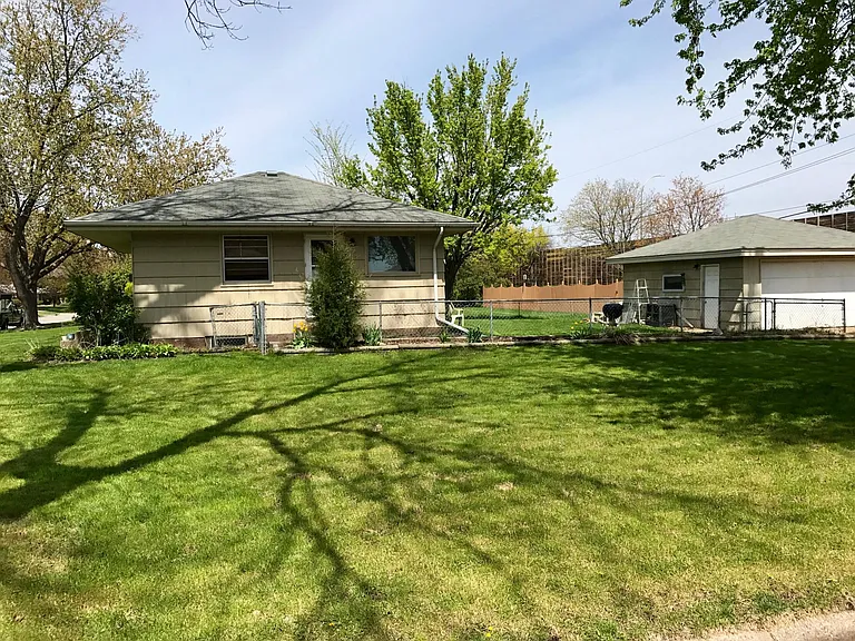 10137 Colfax Ave S — Photo 3