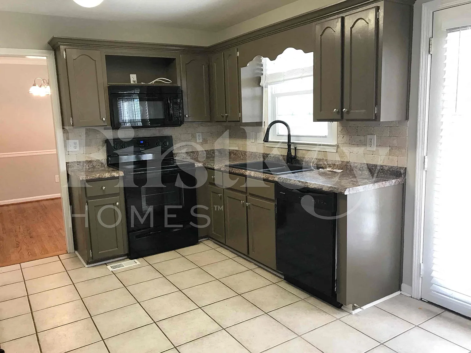 3 bed, 2.0 bath, 1599 sqft, $1,895 — Photo 4