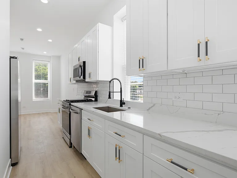 1838 N Damen Ave #2F — Photo 2