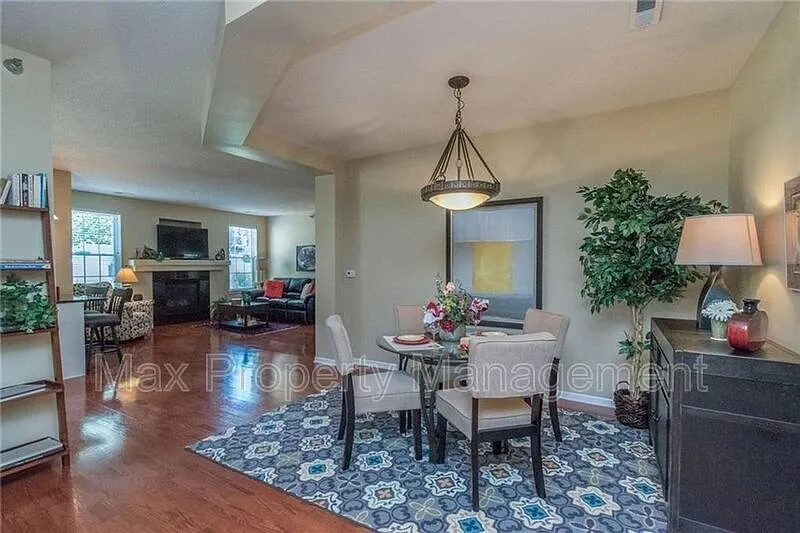 2 bed, 2.0 bath, 1415 sqft, $1,595 — Photo 1