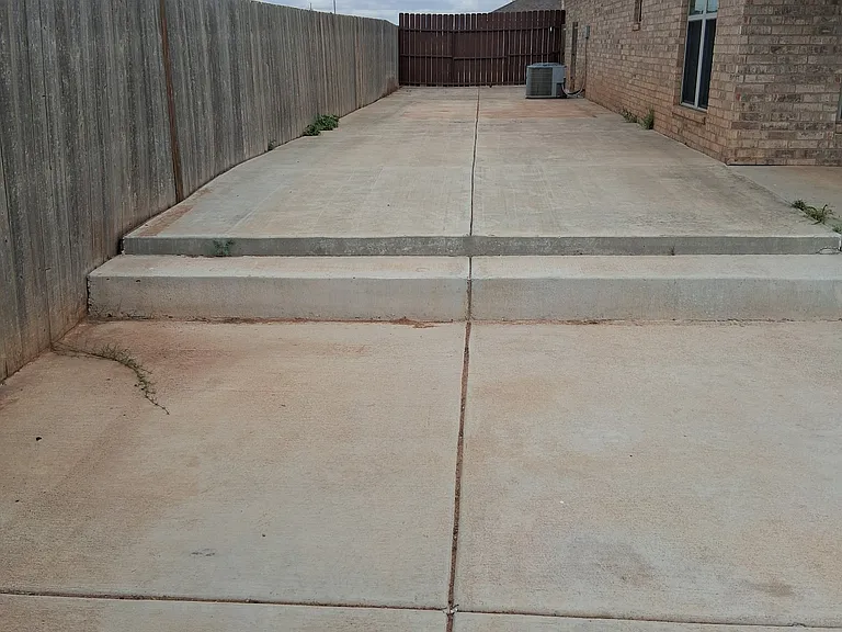 11109 Englewood Ave — Photo 24