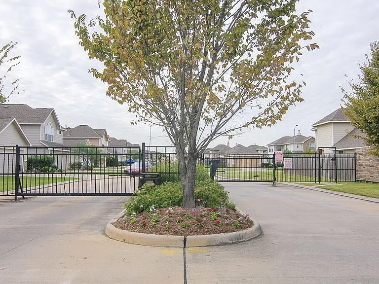 10903 Windfern Lakes St — Photo 16
