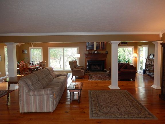 2nd image of 22 Leaf Ln