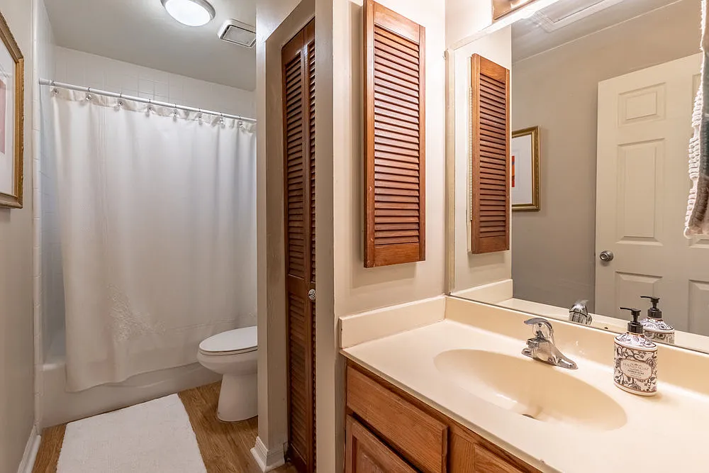 1 bed, 1159 sqft, $1,900 — Photo 4
