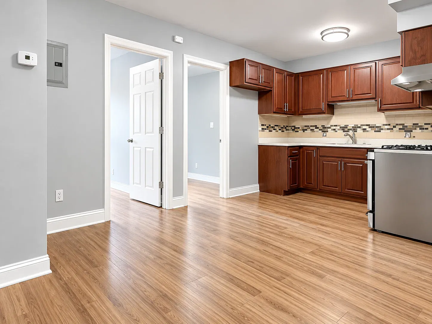 2 bed, 800 sqft, $2,000 — Photo 2
