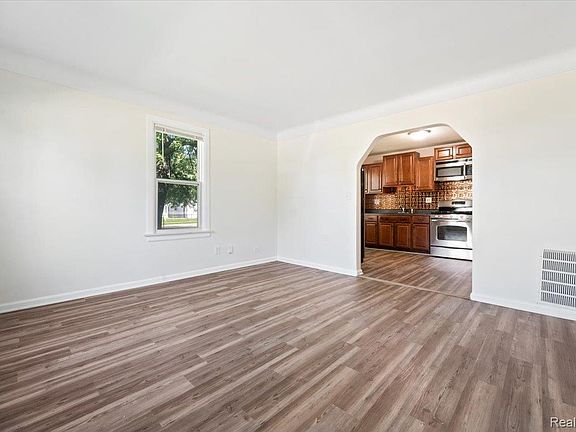 4th image of 23164 Donald Ave