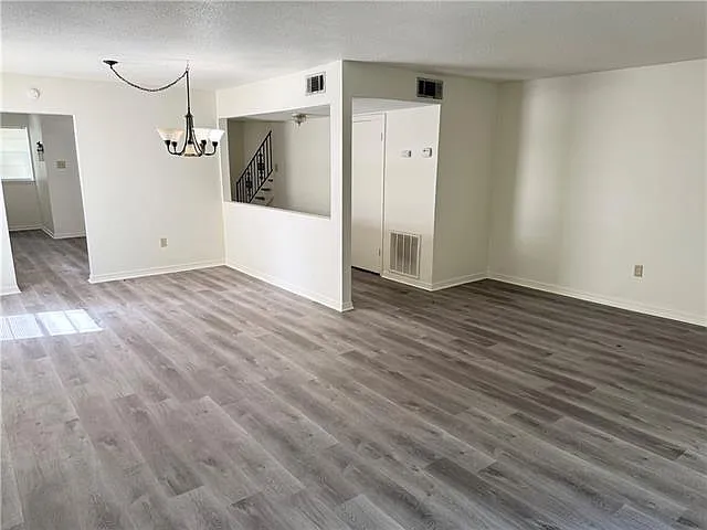 3717 Canterbury Ln — Photo 4