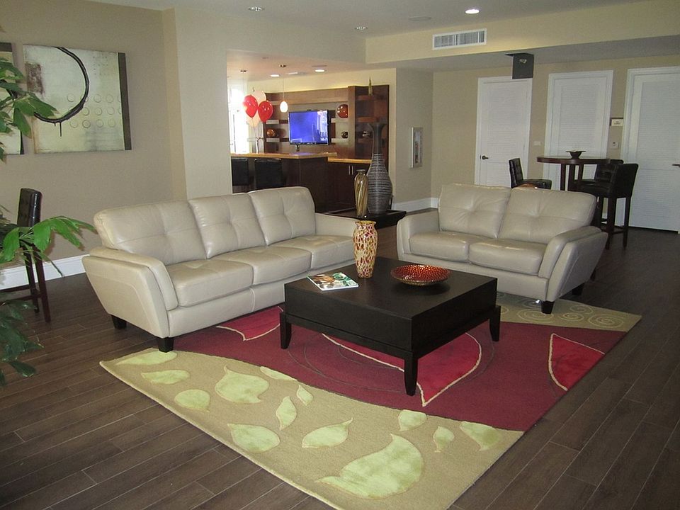 Clubhouse with Bar and TV