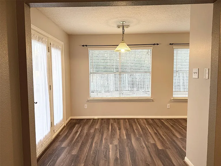 4006 Hunnington Dr — Photo 7